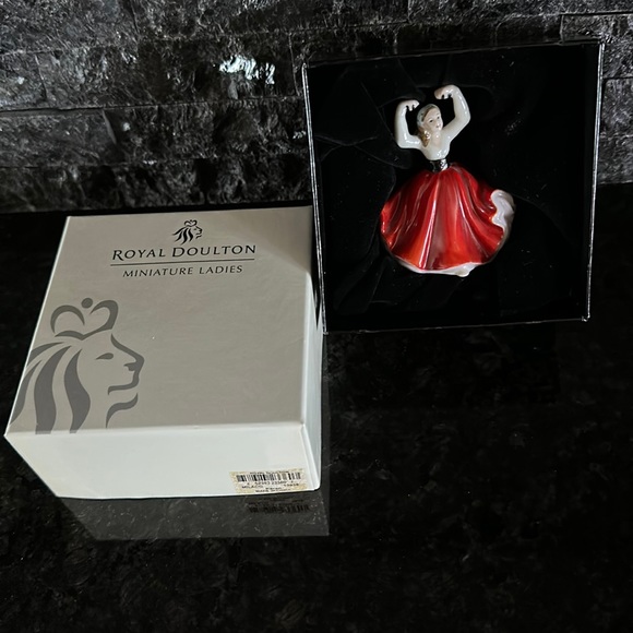Vintage before 2000 Royal Doulton Figurine Pretty Ladies Classic “Karen”. - Picture 1 of 5